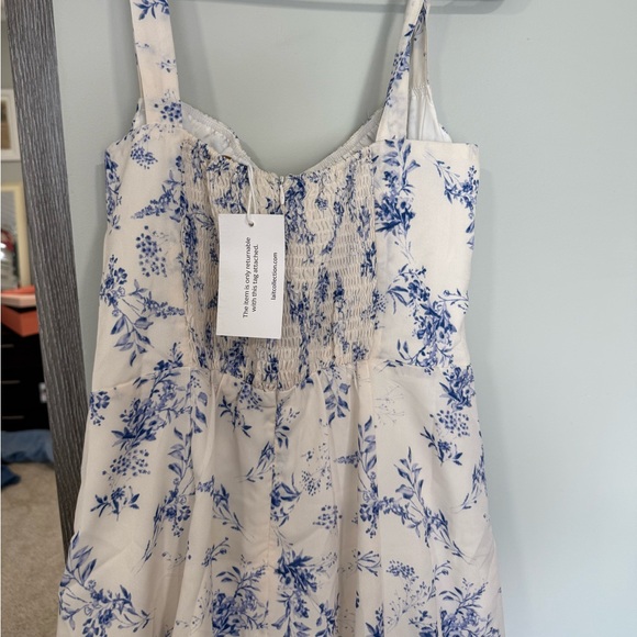 NWT Gorgeous white maxi dress with blue floral print, featuring a corset top. - Picture 4 of 5